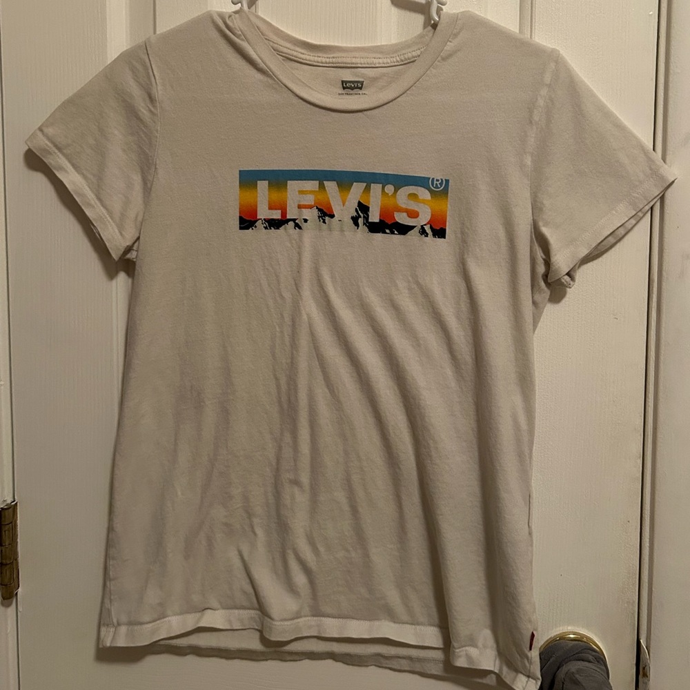 Levi’s White T-Shirt